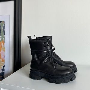 Black chunky sole combat boots | L’intervalle